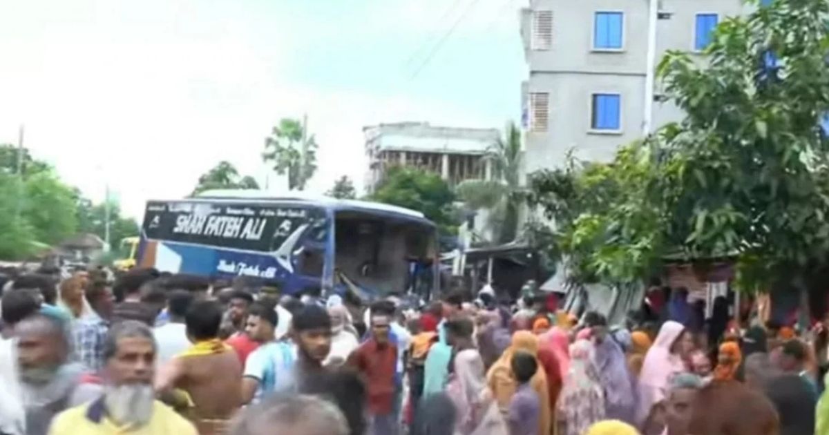 বগুড়ায় বাসচাপায় নিহত ৬, আহত অনেকে
