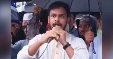 ২৬ জুলাইয়ের ঘটনা আপনারা দেখেননি? পুলিশকেই আমরা পিটিয়ে পিটিয়ে রক্তাক্ত করেছি এ দৃশ্য কি আপনারা দেখেননি