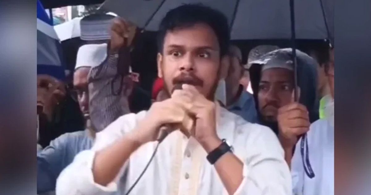 ২৬ জুলাইয়ের ঘটনা আপনারা দেখেননি? পুলিশকেই আমরা পিটিয়ে পিটিয়ে রক্তাক্ত করেছি এ দৃশ্য কি আপনারা দেখেননি