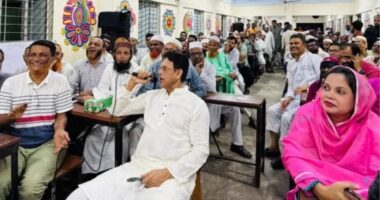 মঞ্চে ছেড়ে নেতাকর্মীদের সারিতে বসে মতবিনিময় করলেন শিক্ষামন্ত্রী