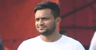 নিরাপত্তার নিশ্চয়তা পেলে দেশে ফিরে বিচারের মুখোমুখি হতে প্রস্তুত: রয়টার্সকে সাকিব আল হাসান