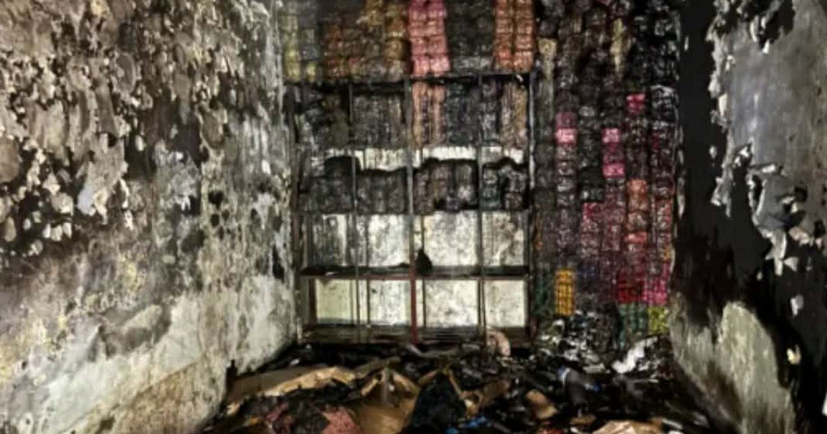 শাহজাদপুরে সুতার দোকানে ভয়াবহ অগ্নিকাণ্ড, প্রায় ৭০ লাখ টাকার ক্ষতি দগ্ধ ১