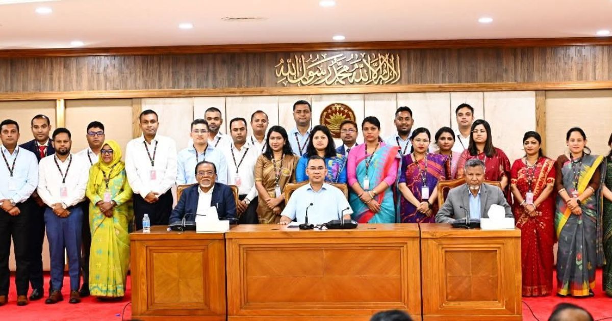 খাল খনন প্রকল্পে প্রশংসনীয় ভূমিকা, প্রধানমন্ত্রীর সঙ্গে সাক্ষাত করলেন ডোমারের ইউএনও শায়লা সাঈদ তন্বী