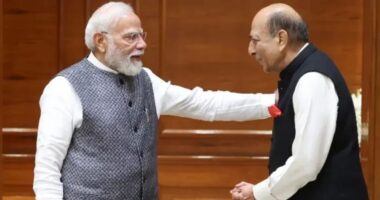 দুই দেশের সম্পর্ক মজবুতে মোদির নির্দেশনা চাইলেন দীনেশ ত্রিবেদী