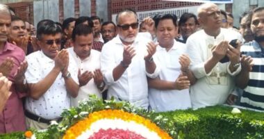 কোকোর জন্মবার্ষিকীতে বনানী কবরস্থানে স্বেচ্ছাসেবক দলের দোয়া