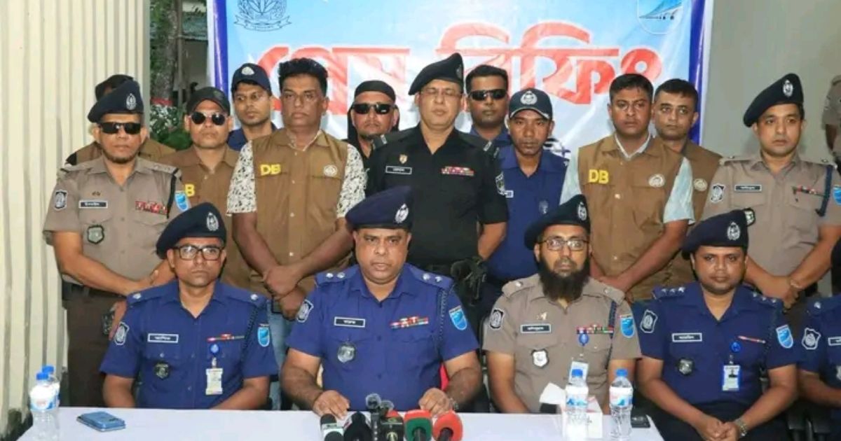 রায়পুরার চরাঞ্চলে যৌথ বাহিনীর অভিযান, অস্ত্র-গোলাবারুদসহ গ্রেপ্তার ৩