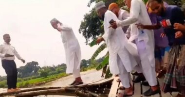 ‘সাঁকোর শেষ মাথা পর্যন্ত গেলেও সমস্যা হবে না’ বলার পরই ভেঙে পড়ল, অল্পের জন্য রক্ষা পেলেন এমপি