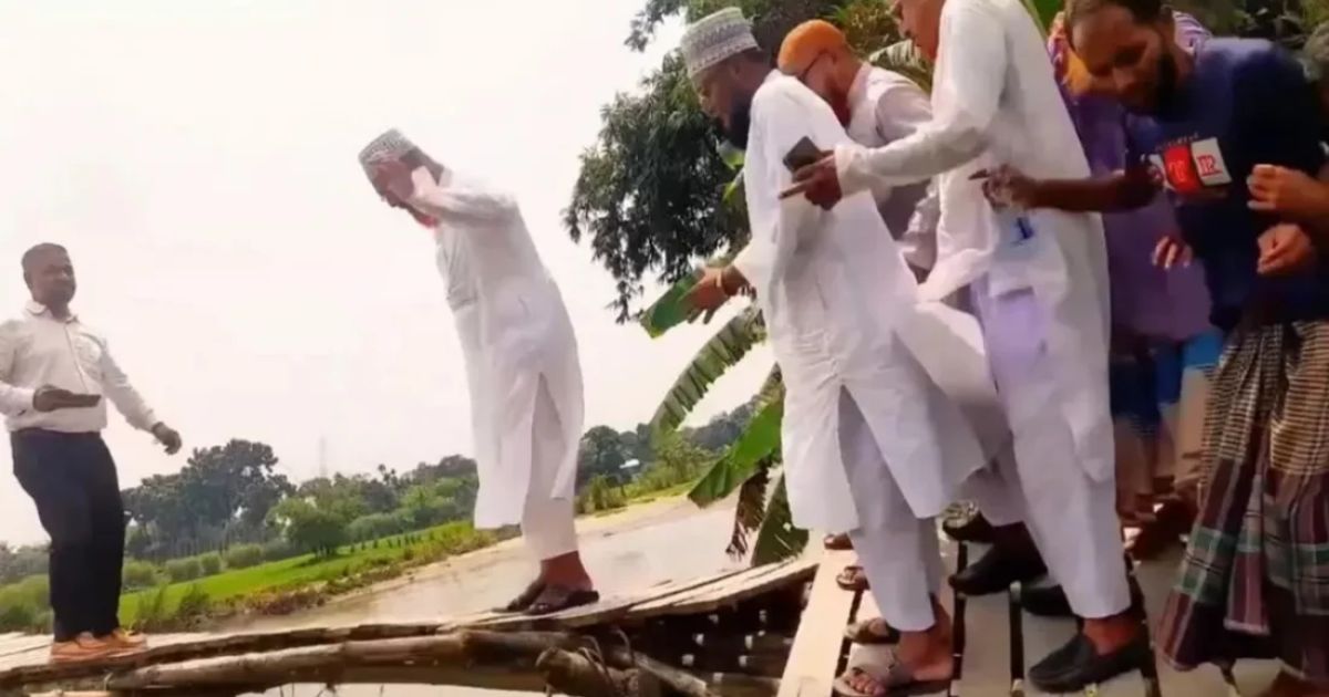 ‘সাঁকোর শেষ মাথা পর্যন্ত গেলেও সমস্যা হবে না’ বলার পরই ভেঙে পড়ল, অল্পের জন্য রক্ষা পেলেন এমপি