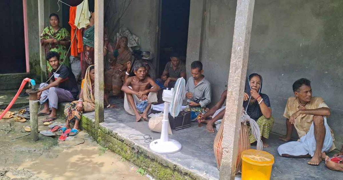 বাবার কেনা জমিতে মায়ের মরদেহ দাফনে বাধা, ১৯ ঘণ্টা পর খাস জমিতে দাফন