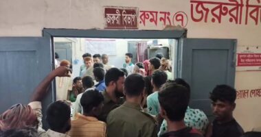 কবরস্থানের জায়গায় ঘর নির্মাণের বিরোধে দু'গ্রামবাসীর সংঘর্ষে শতাধিক আহত