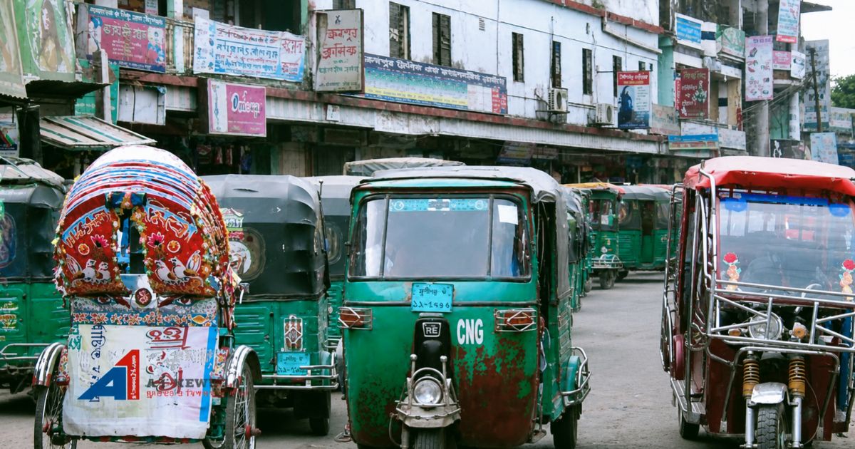 সিএনজিতে গ্যাস মিলছে না, বাড়ছে যাত্রীভাড়া
