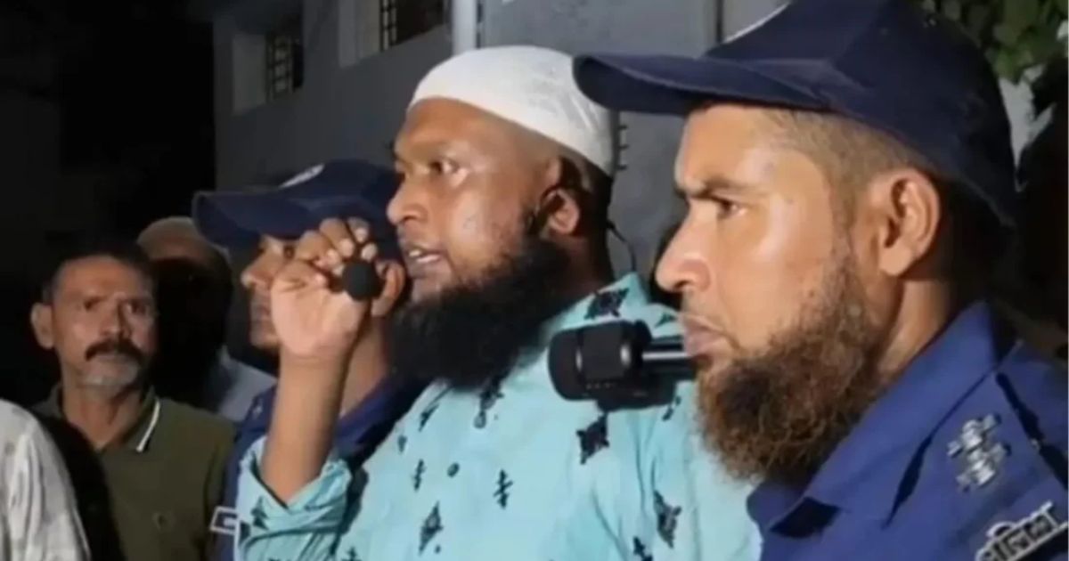 দুই ঘণ্টার জন্য প্যারোলে মুক্তি পেয়ে বাবার জানাজায় অংশ নিয়েছেন সাবেক ছাত্রলীগ নেতা জেমস