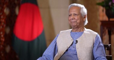 ড. ইউনূসের দেশত্যাগে নিষেধাজ্ঞা চেয়ে আবারও আইনি নোটিশ