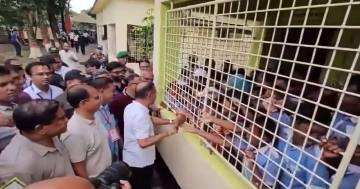 শিশু শিক্ষার্থীদের ডাকে বিদ্যালয়ে ছুটে গেলেন প্রধানমন্ত্রী তারেক রহমান