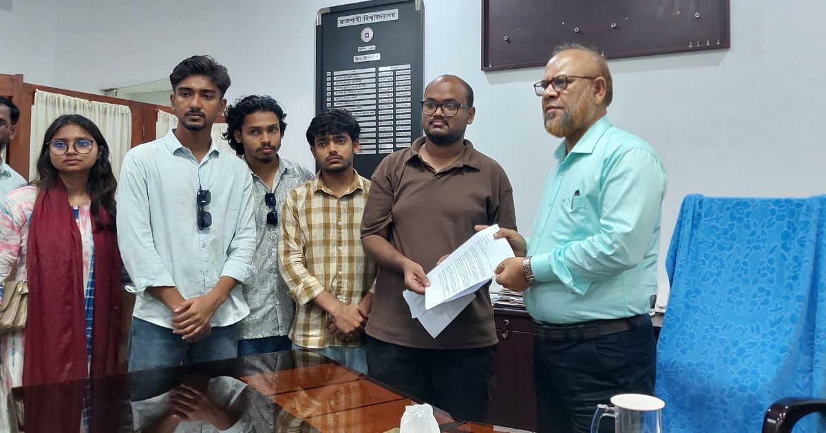 সুজন সেনের শাস্তির রায় প্রত্যাখ্যান: স্থায়ী বহিষ্কারের দাবি শিক্ষার্থীদের