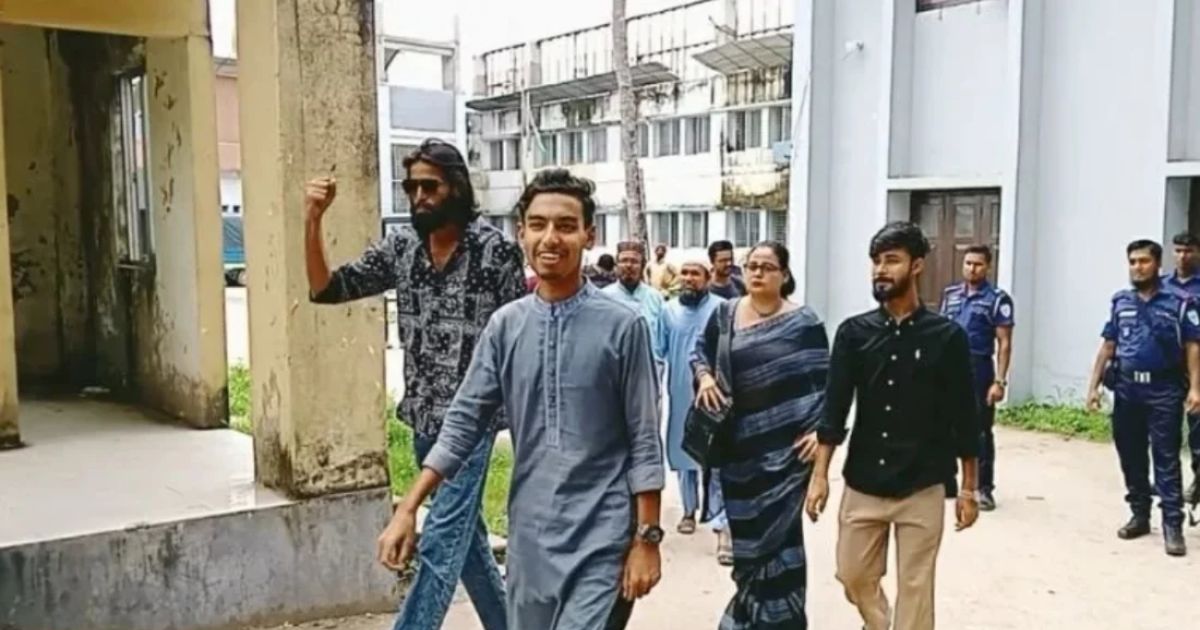 আটকের ২১ ঘণ্টা পর মুচলেকায় ছাড়া পেলেন থানা-পুলিশ পুড়ানো বলা ভাইরাল সমন্বয়ক মাহদী