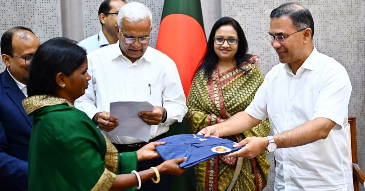 চা-শ্রমিকদের সুরক্ষায় ২০ হাজার রেইনকোট বিতরণ শুরু
