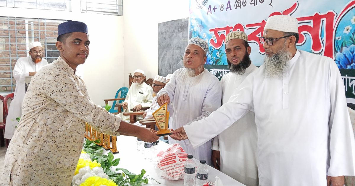 লালমোহনে দাখিলে A+ ও A প্রাপ্ত কৃতী শিক্ষার্থীদের সংবর্ধনা