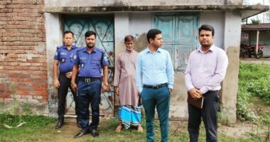 গুরুদাসপুরে সার বিক্রিতে অনিয়ম, ডিলারকে ৫০ হাজার টাকা জরিমানা