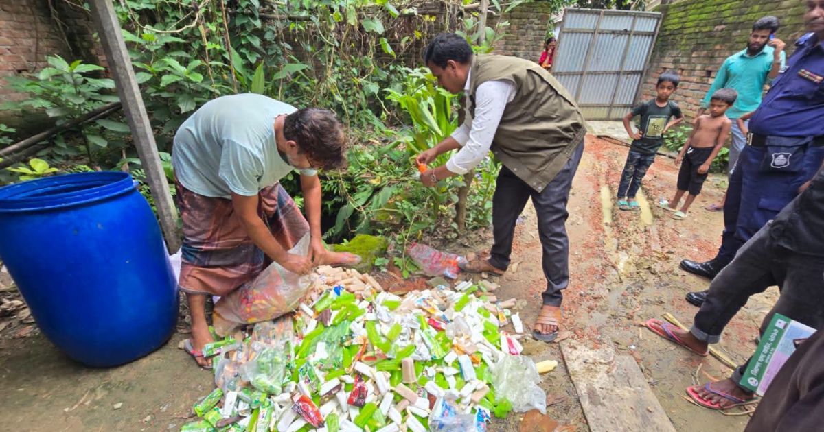 বিষাক্ত কেমিক্যালে তৈরি আইসক্রিম ১ লাখ টাকা জরিমানা, জব্দ ভেজাল খাদ্য ধ্বংস