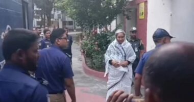 স্বামীকে শেষ বিদায় জানাতে ১২ ঘণ্টার জন্য প্যারোলে মুক্তি পেলেন দীপু মনি