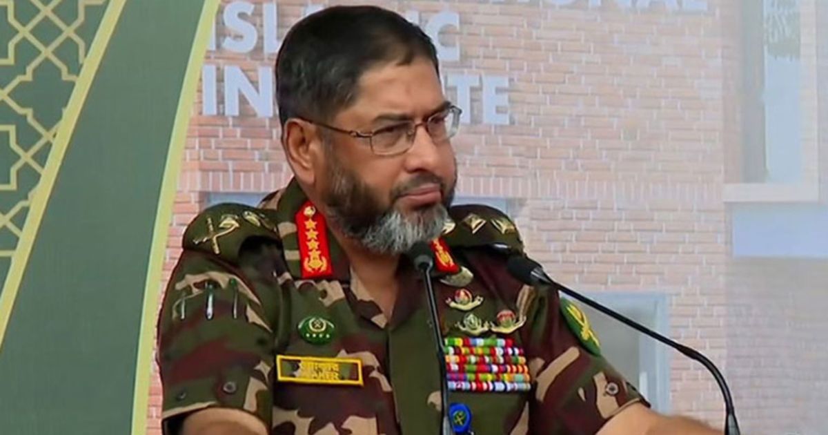বিভিন্ন ধরনের অপরাধের সাথে জড়িয়ে পড়ছে রোহিঙ্গারা,তাদের কারণে পরিবেশ ধ্বংস হচ্ছে: সেনাপ্রধান