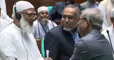 নির্বাচিত নতুন রাষ্ট্রপতিকে বুকে জড়িয়ে শুভেচ্ছা জানালেন বিরোধী দলীয় এমপিরা