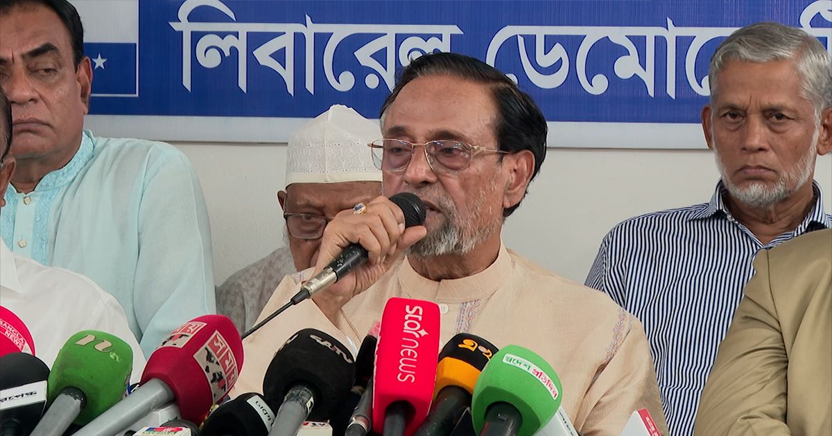 ‘মাজার জিয়ারত ও মসজিদে নামাজ পড়া ছাড়া স্বাধীনভাবে রাষ্ট্রপতির কোনো কাজ করার সুযোগ নাই’: কর্নেল অলি