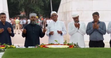 জিয়াউর রহমান ও খালেদা জিয়ার সমাধিতে শ্রদ্ধা জানালেন নবনির্বাচিত রাষ্ট্রপতি মির্জা ফখরুল