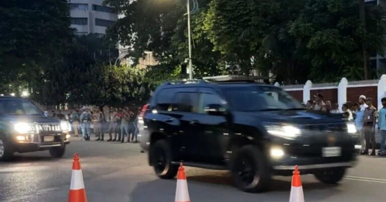 নবনির্বাচিত রাষ্ট্রপতির শপথ অনুষ্ঠানে আমন্ত্রিত অতিথিরা প্রবেশ করতে শুরু করেছেন