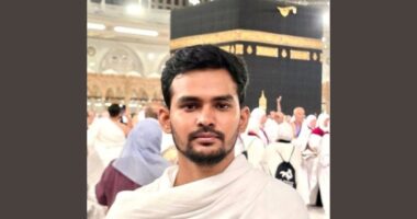 পবিত্র ওমরাহ পালন সম্পন্ন করলেন আসিফ মাহমুদ