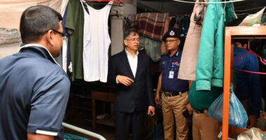 তেজগাঁও থানা আকস্মিক পরিদর্শন করেছেন স্বরাষ্ট্রমন্ত্রী
