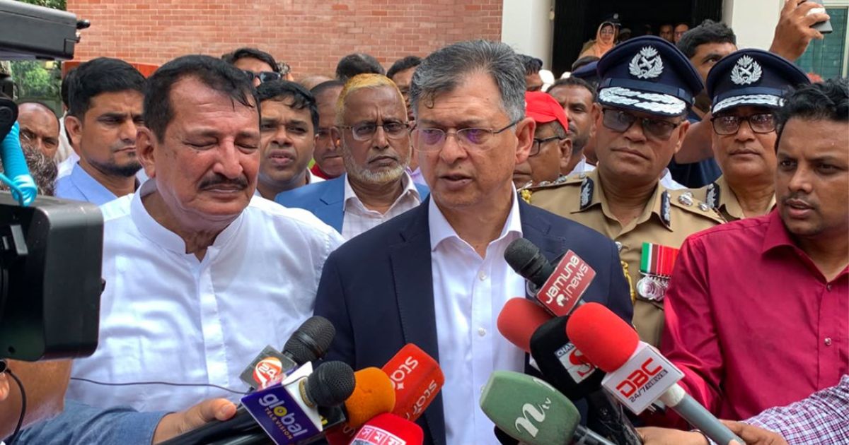 চাঁদাবাজ-সন্ত্রাসীদের না ধরলে আইনশৃঙ্খলা বাহিনীর বিরুদ্ধেও ব্যবস্থা: স্বরাষ্ট্রমন্ত্রী
