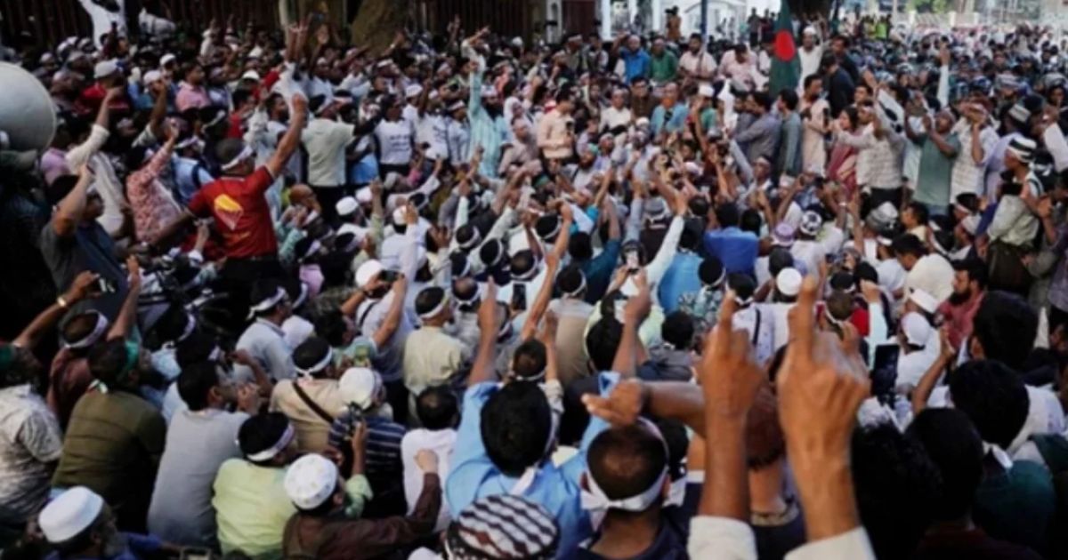 নন-এমপিও শিক্ষাপ্রতিষ্ঠান এমপিওভুক্তির দাবি আদায়ে শহীদ মিনারে অবস্থান কর্মসূচিতে শিক্ষক-কর্মচারীরা