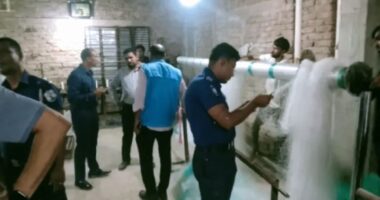 কারেন্ট জাল তৈরির কারখানায় অভিযান, ৪০ লাখ টাকার জাল-সুতা জব্দ
