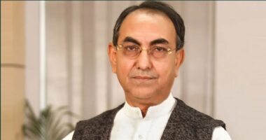 দুর্নীতির দায়ের ১৫ মামলায় মির্জা আব্বাসকে খালাস দিয়েছেন আদালত