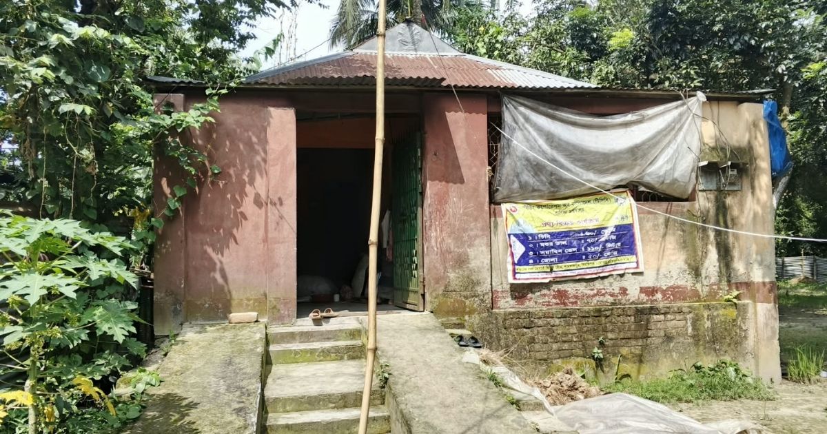শাহজাদপুরে টিসিবি র  গুদাম ভেঙে অবিকৃত মালামাল ও ভাড়াটিয়া পরিবারের সর্বস্ব চুরি