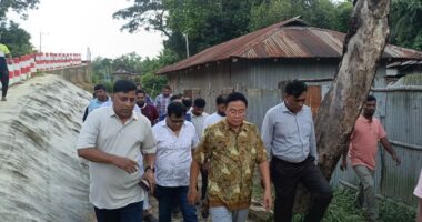দীঘিনালায় বন্যাকবলিত এলাকা পরিদর্শনে জেলা পরিষদ চেয়ারম্যান