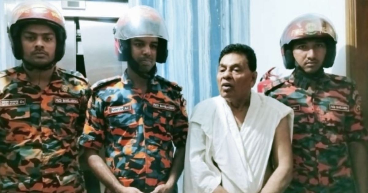 লিফটে আটকা সাবেক মেয়র, স্পেডার দিয়ে উদ্ধার করল ফায়ার সার্ভিস