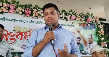 ‘ঘুষ খেতে হলেও শিক্ষার বিকল্প নেই,মূর্খকে কেউ দেবে না, শিক্ষিতকে চাওয়ার আগেই দেবে’: হাসনাত