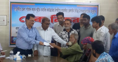 সাতক্ষীরায় ১০৪ উপকারভোগীর মাঝে ১ কোটি ১০ লাখ টাকার চেক বিতরণ