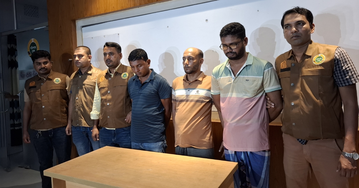 ভোলায় পুলিশের বিশেষ অভিযানে অস্ত্র, জাল নোট ও ইয়াবাসহ গ্রেপ্তার ৬
