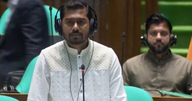 যুদ্ধ-পরবর্তী মধ্যপ্রাচ্যে বাংলাদেশি শ্রমিকের চাহিদা বাড়বে: সংসদে প্রবাসীকল্যাণমন্ত্রী