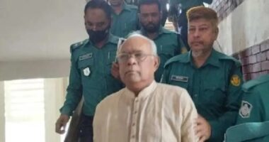 ছাত্রদল নেতাদের সহায়তায় আওয়ামী লীগের সাবেক এমপি আজিজুল হক আটক