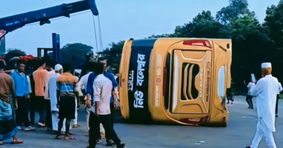 ঢাকা-চট্টগ্রাম মহাসড়কে বাস-প্রাইভেটকার সংঘর্ষে প্রাণ গেল ৪ জনের