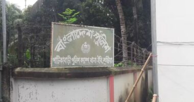 রাতের খাবার খেয়ে ক্যাম্পের ১০ পুলিশ সদস্য অচেতন, হাসপাতালে ভর্তি