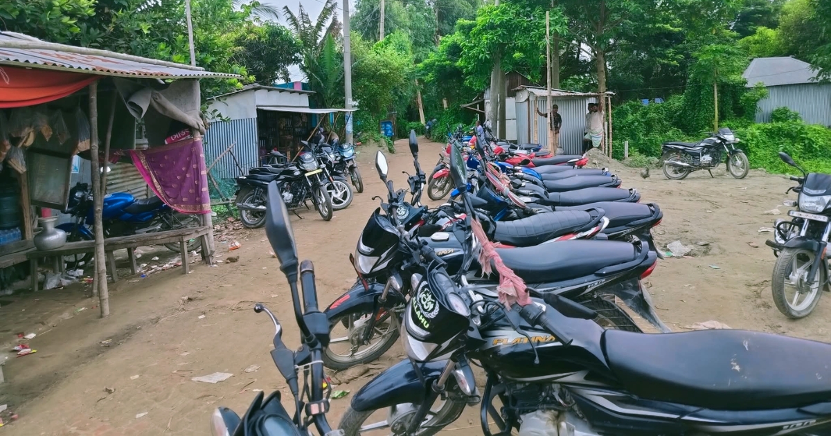 চরাঞ্চলে বাড়তি দামে জ্বালানি, কমছে মোটরসাইকেল চালকদের আয়