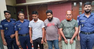 রবীন্দ্র বিশ্ববিদ্যালয়ের ছাত্রীকে ব্ল্যাকমেইল ও শ্লীলতাহানির চেষ্টায় আটক ৩