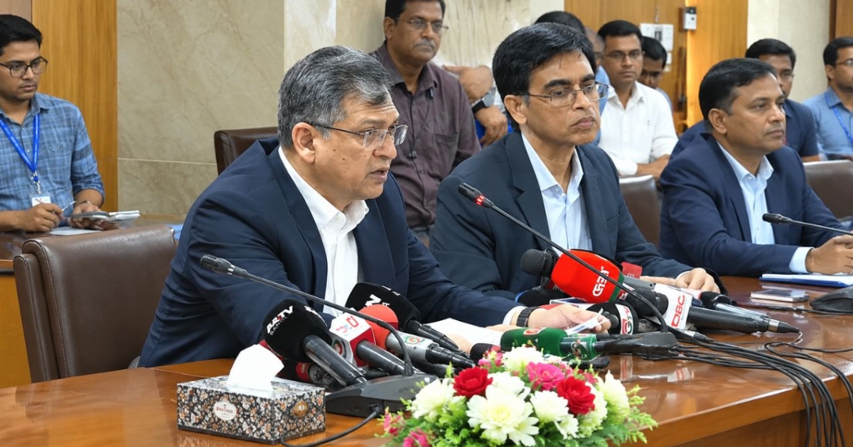 সাংবাদিকরা যাতে অন্যায়ভাবে ক্ষতিগ্রস্ত না হন,সে জন্য কোনো সাংবাদিককে গ্রেপ্তারের আগে আদালতের অনুমতি লাগবে: স্বরাষ্ট্রমন্ত্রী
