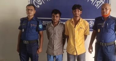 চিলাহাটিতে মাদক সেবনের সময় দুই যুবক আটক